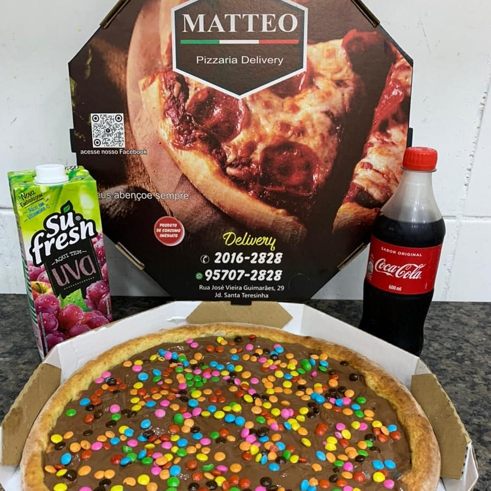 pizza esfiha e coca cola suco