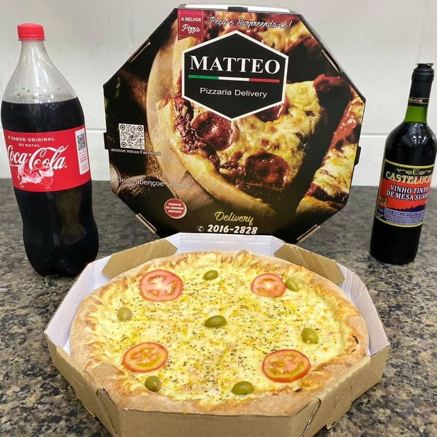 pizza esfiha e coca cola vinho